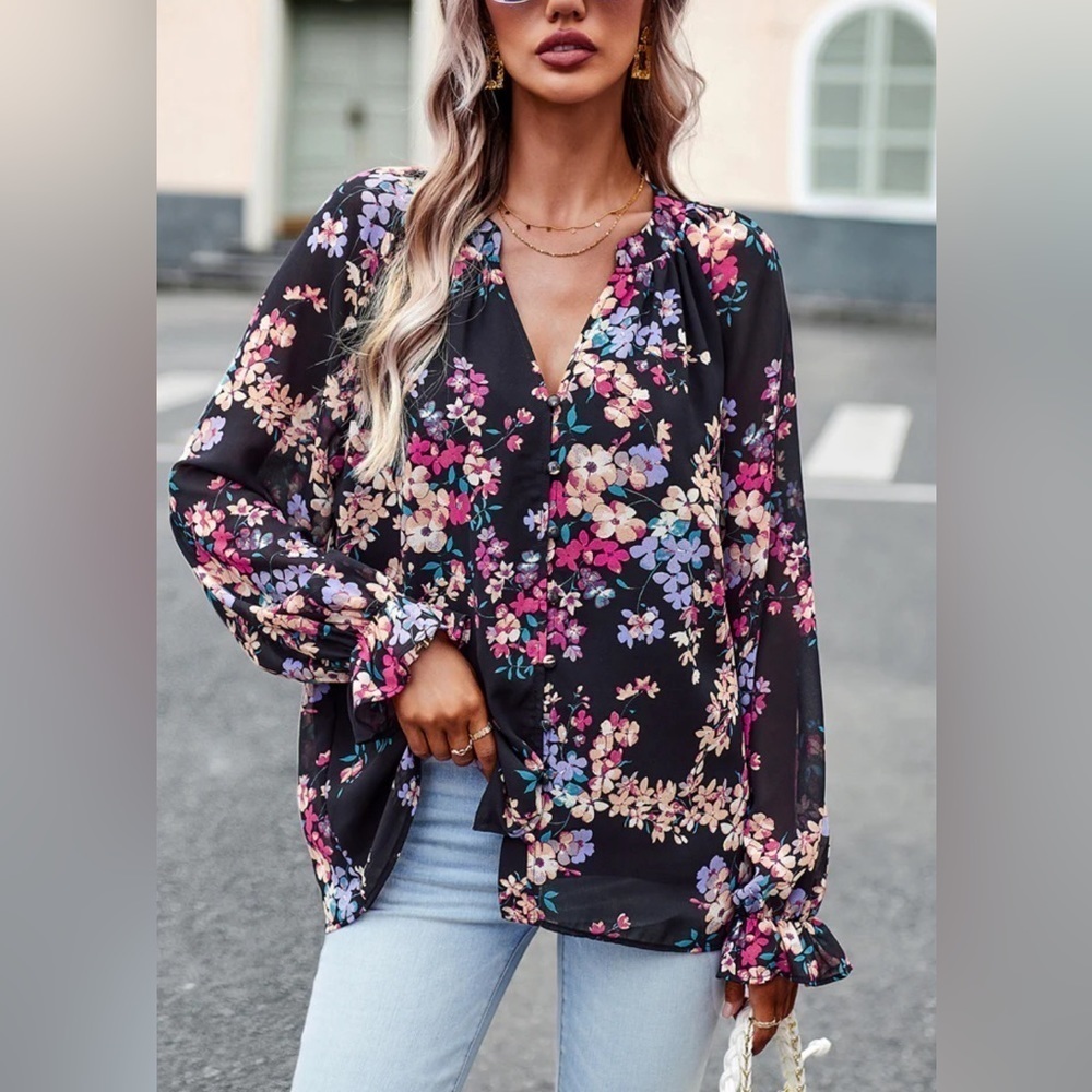 NEW Black and Floral V Neck Button Front Ruffle Sleeve Boho Blouse Size Medium